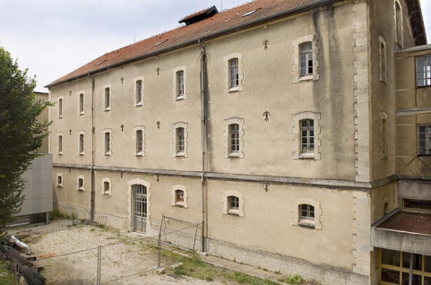Vue depuis la cour. Elévation du corps central. © Région Bourgogne-Franche-Comté, Inventaire du patrimoine