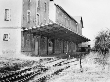 Embranchement ferroviaire et quai de chargement. © Région Bourgogne-Franche-Comté, Inventaire du patrimoine