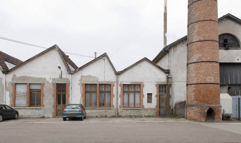 Façade est : bureaux, cheminée et chaufferie. © Région Bourgogne-Franche-Comté, Inventaire du patrimoine