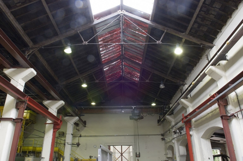 Intérieur de l'atelier et charpente Polonceau. © Région Bourgogne-Franche-Comté, Inventaire du patrimoine Intérieur de l'atelier et charpente Polonceau. © Région Bourgogne-Franche-Comté, Inventaire du patrimoine