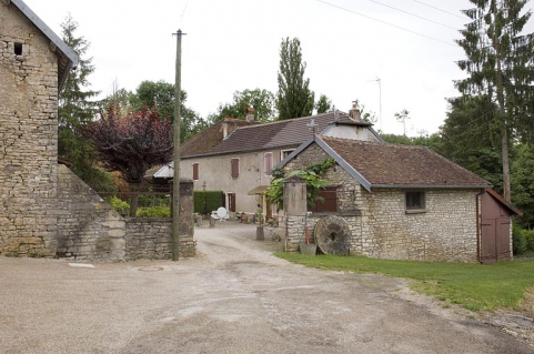 Vue d'ensemble depuis la rue. © Région Bourgogne-Franche-Comté, Inventaire du patrimoine Vue d'ensemble depuis la rue. © Région Bourgogne-Franche-Comté, Inventaire du patrimoine
