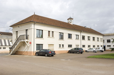 Bureaux. Vue de trois quarts gauche. © Région Bourgogne-Franche-Comté, Inventaire du patrimoine Bureaux. Vue de trois quarts gauche. © Région Bourgogne-Franche-Comté, Inventaire du patrimoine