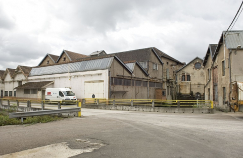 Atelier de fabrication (papeterie) et bâtiment d'eau. © Région Bourgogne-Franche-Comté, Inventaire du patrimoine Atelier de fabrication (papeterie) et bâtiment d'eau. © Région Bourgogne-Franche-Comté, Inventaire du patrimoine