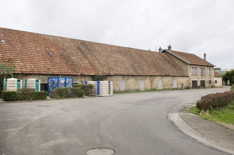 Logements ouvriers et bureau depuis la rue. © Région Bourgogne-Franche-Comté, Inventaire du patrimoine Logements ouvriers et bureau depuis la rue. © Région Bourgogne-Franche-Comté, Inventaire du patrimoine
