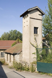 Le transformateur électrique depuis l'entrée. © Région Bourgogne-Franche-Comté, Inventaire du patrimoine Le transformateur électrique depuis l'entrée. © Région Bourgogne-Franche-Comté, Inventaire du patrimoine