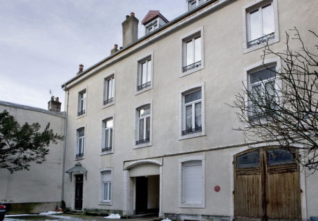 Vue d'ensemble du logis secondaire, de trois quarts droit. © Région Bourgogne-Franche-Comté, Inventaire du Patrimoine