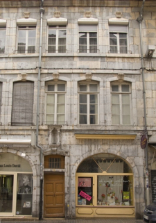 Vue d'ensemble de la façade antérieure du logis principal, de face. © Région Bourgogne-Franche-Comté, Inventaire du Patrimoine