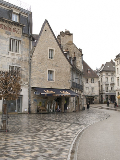 Vue d'ensemble de la façade sur pignon du logis secondaire, depuis la rue des Boucheries. © Région Bourgogne-Franche-Comté, Inventaire du Patrimoine