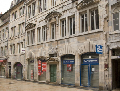 Façade antérieure du logis principal de trois quarts droit. © Région Bourgogne-Franche-Comté, Inventaire du Patrimoine