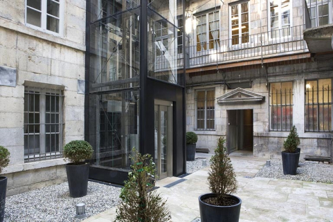 Façade postérieure du logis principal depuis le fond de la cour. © Région Bourgogne-Franche-Comté, Inventaire du Patrimoine