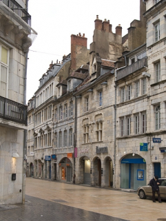Vue d'ensemble des façades antérieures de trois quarts droit. © Région Bourgogne-Franche-Comté, Inventaire du Patrimoine