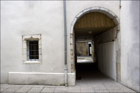 Premier logis secondaire, façade postérieure : détail du passage cocher. © Région Bourgogne-Franche-Comté, Inventaire du Patrimoine