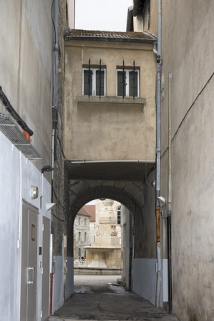 Détail du passage au-dessus de l'ancien trage, revers. © Région Bourgogne-Franche-Comté, Inventaire du Patrimoine