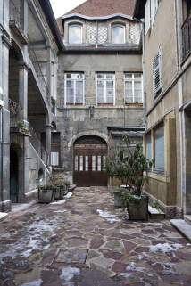 Vue d'ensemble de la cour. © Région Bourgogne-Franche-Comté, Inventaire du Patrimoine
