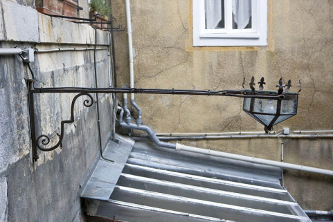 Détail du bras de lumière sur la façade postérieure du logis principal. © Région Bourgogne-Franche-Comté, Inventaire du Patrimoine