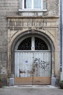 Détail de l'entrée du passage cocher donnant sur l'impasse : vue rapprochée. © Région Bourgogne-Franche-Comté, Inventaire du Patrimoine