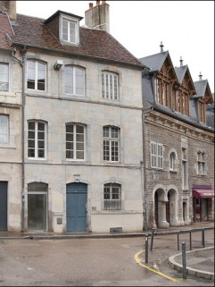 Vue d'ensemble de la façade donnant sur la rue Luc Breton. © Région Bourgogne-Franche-Comté, Inventaire du Patrimoine