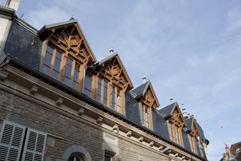 Toiture : détail des lucarnes donnant rue Luc Breton. © Région Bourgogne-Franche-Comté, Inventaire du Patrimoine