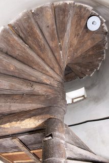 Intérieur : le dessous de l'escalier en vis menant à l'étage. © Région Bourgogne-Franche-Comté, Inventaire du patrimoine
