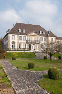 Façade antérieure depuis le jardin. © Région Bourgogne-Franche-Comté, Inventaire du patrimoine