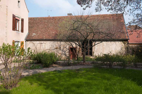 Vue des communs, côté jardin. © Région Bourgogne-Franche-Comté, Inventaire du patrimoine
