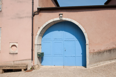 Détail : le portail ouvrant sur la cour. © Région Bourgogne-Franche-Comté, Inventaire du patrimoine