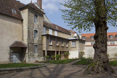 Façade latérale droite de l'hôtel depuis le jardin. © Région Bourgogne-Franche-Comté, Inventaire du Patrimoine