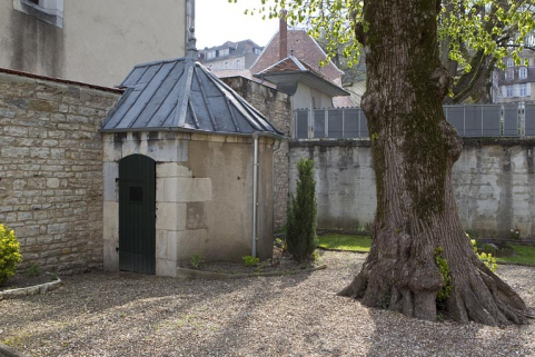 Vue d'ensemble du pavillon de jardin, de trois quarts droit. © Région Bourgogne-Franche-Comté, Inventaire du Patrimoine
