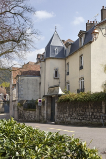 Vue d'ensemble du logis principal de trois quarts droit depuis la rue. © Région Bourgogne-Franche-Comté, Inventaire du Patrimoine