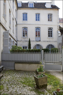 Vue de la façade antérieure de l'aile en fond de cour. © Région Bourgogne-Franche-Comté, Inventaire du Patrimoine