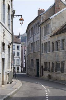 Façade antérieure du logis principal, de trois quarts droit. © Région Bourgogne-Franche-Comté, Inventaire du Patrimoine