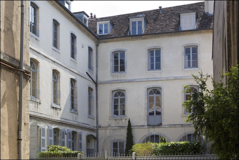 Vue d'ensemble du logis secondaire. © Région Bourgogne-Franche-Comté, Inventaire du Patrimoine
