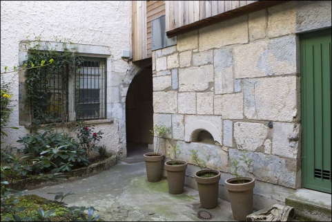 Détail d'une partie de la façade antérieure du logis secondaire sur la première cour. © Région Bourgogne-Franche-Comté, Inventaire du Patrimoine
