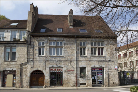 Vue d'ensemble du logis principal depuis la rue, de face. © Région Bourgogne-Franche-Comté, Inventaire du Patrimoine
