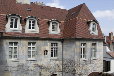 Vue de la partie supérieure de l'aile sur cour, depuis l'escalier à cage ouverte. © Région Bourgogne-Franche-Comté, Inventaire du Patrimoine