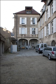 Vue d'ensemble de l'aile gauche depuis la cour, de face. © Région Bourgogne-Franche-Comté, Inventaire du Patrimoine
