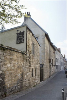 Vue d'ensemble du logis principal depuis la rue, de trois quarts gauche. © Région Bourgogne-Franche-Comté, Inventaire du Patrimoine