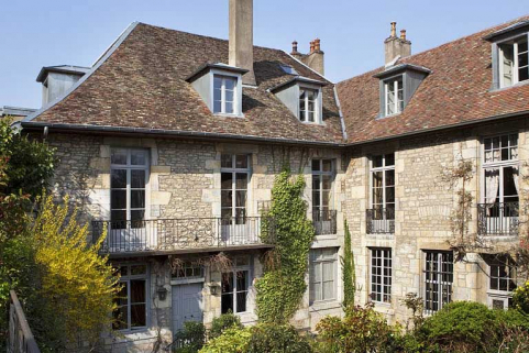 Vue d'ensemble de façades sur jardin du logis principal. © Région Bourgogne-Franche-Comté, Inventaire du Patrimoine