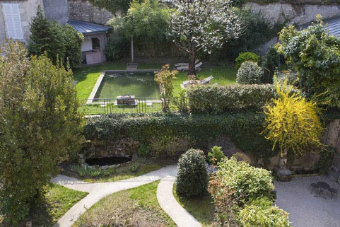 Vue d'ensemble du jardin depuis le premier étage du logis. © Région Bourgogne-Franche-Comté, Inventaire du Patrimoine