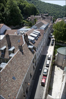Vue de l'alignement sur rue du logis, depuis le clocher de la cathédrale. © Région Bourgogne-Franche-Comté, Inventaire du Patrimoine