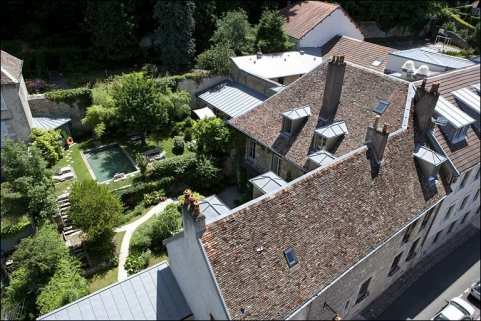 Vue du logis et du jardin, depuis le clocher de la cathédrale. © Région Bourgogne-Franche-Comté, Inventaire du Patrimoine