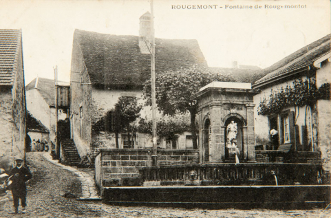 Rougemont (Doubs). Fontaine de Rougemontot. © Région Bourgogne-Franche-Comté, Inventaire du patrimoine
