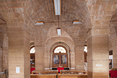 Vue générale en direction des baies donnant sur la rue des Halles. © Région Bourgogne-Franche-Comté, Inventaire du patrimoine