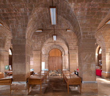 Vue rapprochée en direction de la porte ouvrant sur le hall. © Région Bourgogne-Franche-Comté, Inventaire du patrimoine