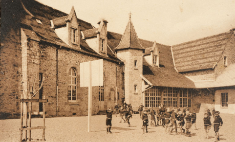 Maison d' Enfants de Rougemont (Doubs). - Une cour. © Région Bourgogne-Franche-Comté, Inventaire du patrimoine