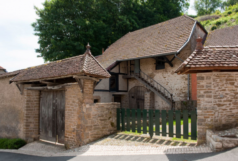 Vue des communs depuis la rue de la Petite Côte. © Région Bourgogne-Franche-Comté, Inventaire du patrimoine
