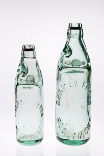 Deux bouteilles à bille au nom de Grojean Frères Rougemont. © Région Bourgogne-Franche-Comté, Inventaire du patrimoine