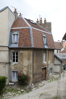 Vue d'ensemble du logis secondaire à gauche de la cour. © Région Bourgogne-Franche-Comté, Inventaire du Patrimoine