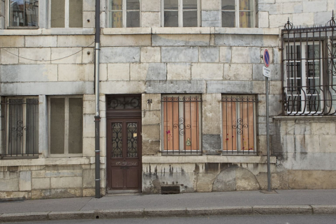 Façade antérieure du logis : détail du rez-de-chaussée. © Région Bourgogne-Franche-Comté, Inventaire du Patrimoine