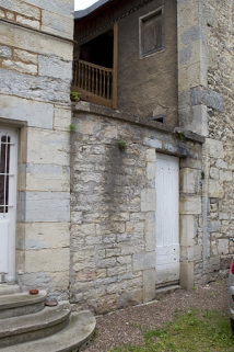 Détail du mur de clôture de la cour depuis celle de l'hôtel Alviset. © Région Bourgogne-Franche-Comté, Inventaire du Patrimoine